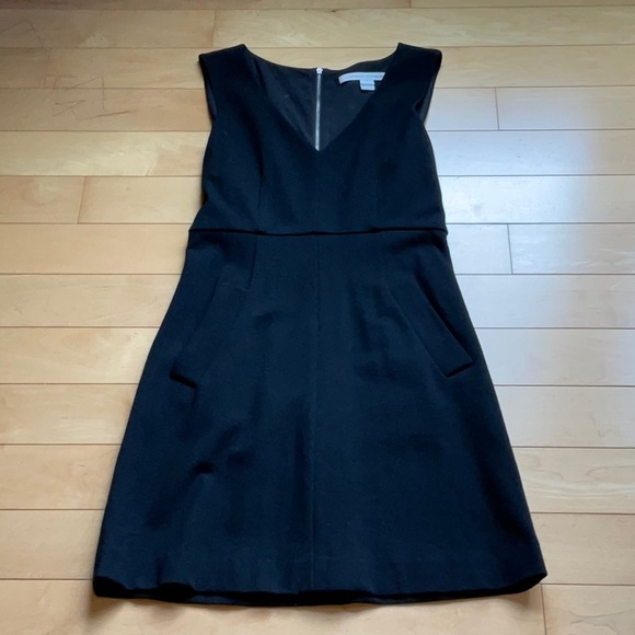 DVF vneck dress with pockets and back zipper - Picture 1 of 6